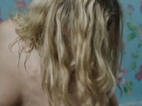 Леа Ростен голая – Тем, кого мы любили (2019) #7