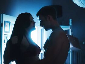 Каролине Хартиг голая – Тёмные болота s01e08 (2019) #3