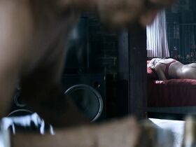 Эрин Шаут голая – Расскажи мне сказку s02e01 (2019)