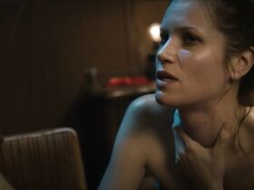 Фрида Шоу голая – Продажа Изобель (2018) #16