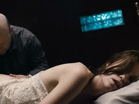 Фрида Шоу голая – Продажа Изобель (2018) #17