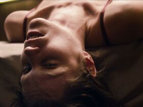 Фрида Шоу голая – Продажа Изобель (2018) #21