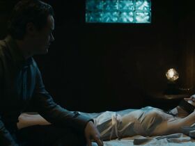 Фрида Шоу голая – Продажа Изобель (2018) #29