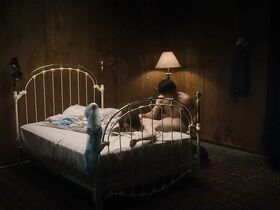 Фрида Шоу голая – Продажа Изобель (2018) #7