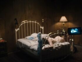 Фрида Шоу голая – Продажа Изобель (2018) #8