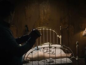 Фрида Шоу голая – Продажа Изобель (2018) #9