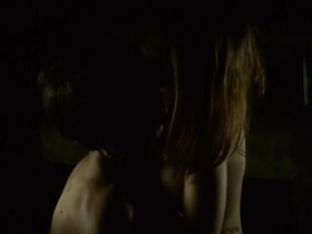 Лили-Роуз Депп секси – Хищники (2018) #2