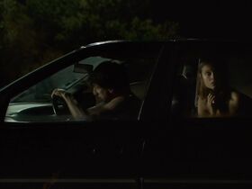 Лили-Роуз Депп секси – Хищники (2018) #3