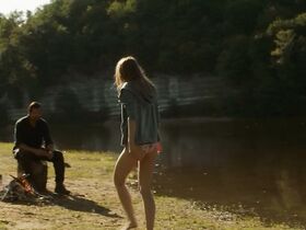 Лили-Роуз Депп секси – Хищники (2018) #5