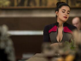 Паулина Гайтан голая – Страж Дьявола s01e04 (2018) #2