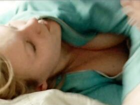 Розалия Томас секси – Девушка в желтых гольфах (2008) #6