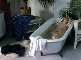 Яна Штраулино голая – Gallant Girls (2003) #5