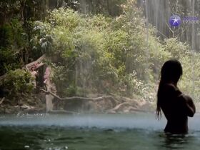 Индиана Эванс секси – Голубая лагуна (2012) #6