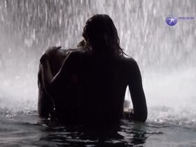 Индиана Эванс секси – Голубая лагуна (2012) #9