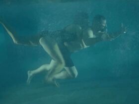 Ким Ридле секси – Небоскрёбы s01e06 (2019) #4