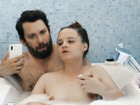 Ясна Фритци Бауэр голая – Придурки s03e01 (2019)