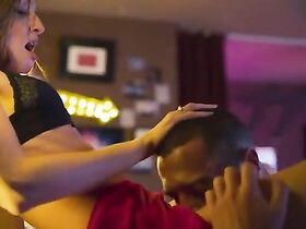 Кристина Кастаньо секси – Парень для удовольствия s01e02 (2019) #6