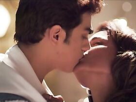 Хина Кхан секси – Hacked (2020) #3