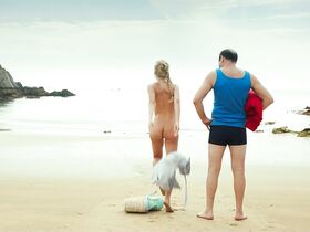 Юли Энгельбрехт голая – Каникулы маленького Николя (2014) #3