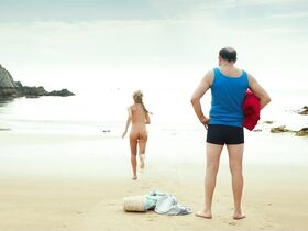 Юли Энгельбрехт голая – Каникулы маленького Николя (2014) #5