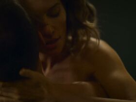 Михаэлла МакМанус секси – Деревня s01e05 (2019) #3