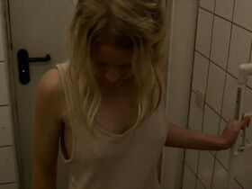 Джулия Занге голая – Моего брата зовут Роберт, и он идиот (2018) #12