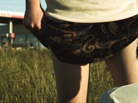 Джулия Занге голая – Моего брата зовут Роберт, и он идиот (2018) #13