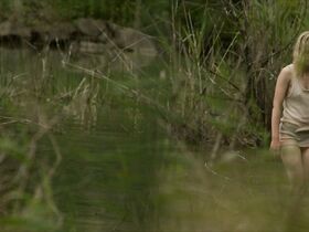 Джулия Занге голая – Моего брата зовут Роберт, и он идиот (2018) #21