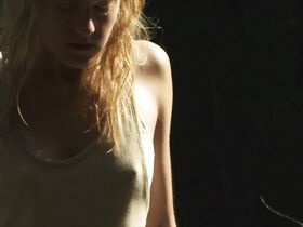 Джулия Занге голая – Моего брата зовут Роберт, и он идиот (2018) #30