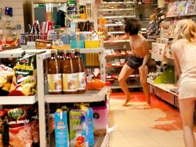 Джулия Занге голая – Моего брата зовут Роберт, и он идиот (2018) #48