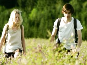 Джулия Занге голая – Моего брата зовут Роберт, и он идиот (2018) #5