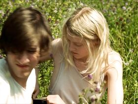 Джулия Занге голая – Моего брата зовут Роберт, и он идиот (2018) #6