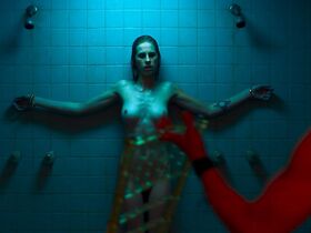 Эмили Сейлер голая – Слишком стар, чтобы умереть молодым s01e05 (2019) #14