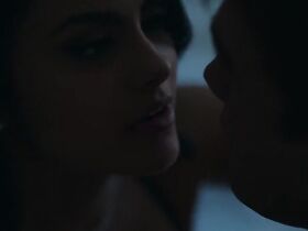 Камила Мендес секси – Ривердэйл s01e12, e13 (2017) #7