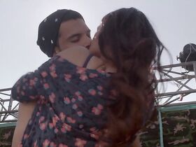 Конкона Сен Шарма секси, Бхуми Педнекар секси – Долли, Китти и мерцающие звезды (2020) #1