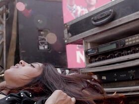 Конкона Сен Шарма секси, Бхуми Педнекар секси – Долли, Китти и мерцающие звезды (2020) #7