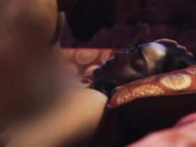 Тридха Чадхури секси – Ашрам s01e09 (2020)