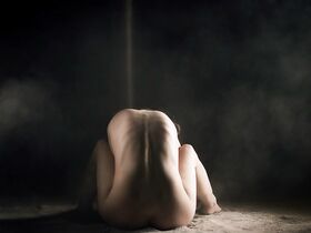 Ина Мария Яйх голая – Staub zu Staub (2018) #2