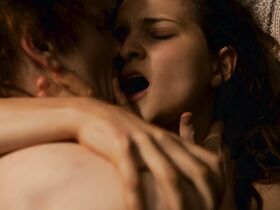 Лиза Викари голая – Темнота s02e01, e04-06 (2019) #5