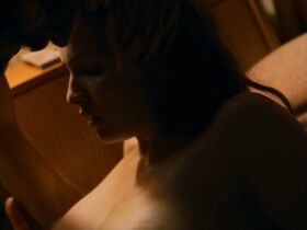 Лиза Викари голая – Темнота s02e01, e04-06 (2019) #7