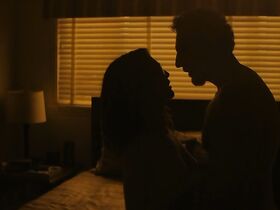 Джулианна Мур голая – Глория Белл (2018) #4