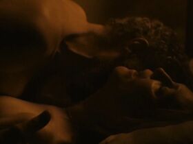 Джулианна Мур голая – Глория Белл (2018) #5