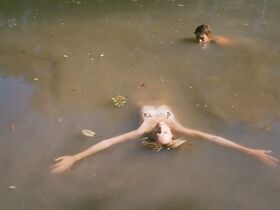 Сабрина Сейвеку голая – Скоро наступят счастливые времена (2016) #8