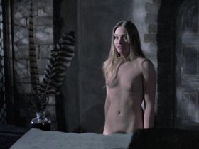 Линда Хейден голая – Обличье сатаны (1971) #5