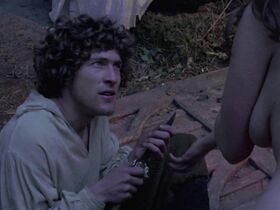 Ивонн Пол голая – Обличье сатаны (1971) #5