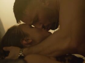 Пери Баумайстер голая – Небоскрёбы s01e04 (2019) #5