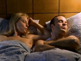 Хелена Бергстрём голая – Крайний срок (2001)