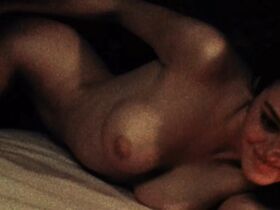 Люси Лорье голая – Доктор Мамфорд (1999)