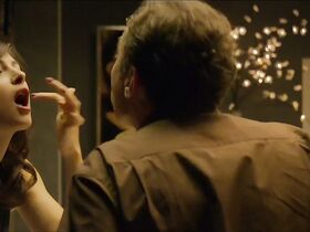 Стефани Папаниан секси – Игра рук (2010) #3