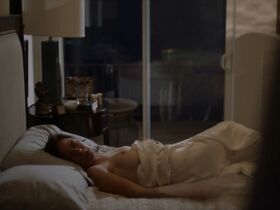 Мора Тирни голая – Любовники s05e01 (2019)